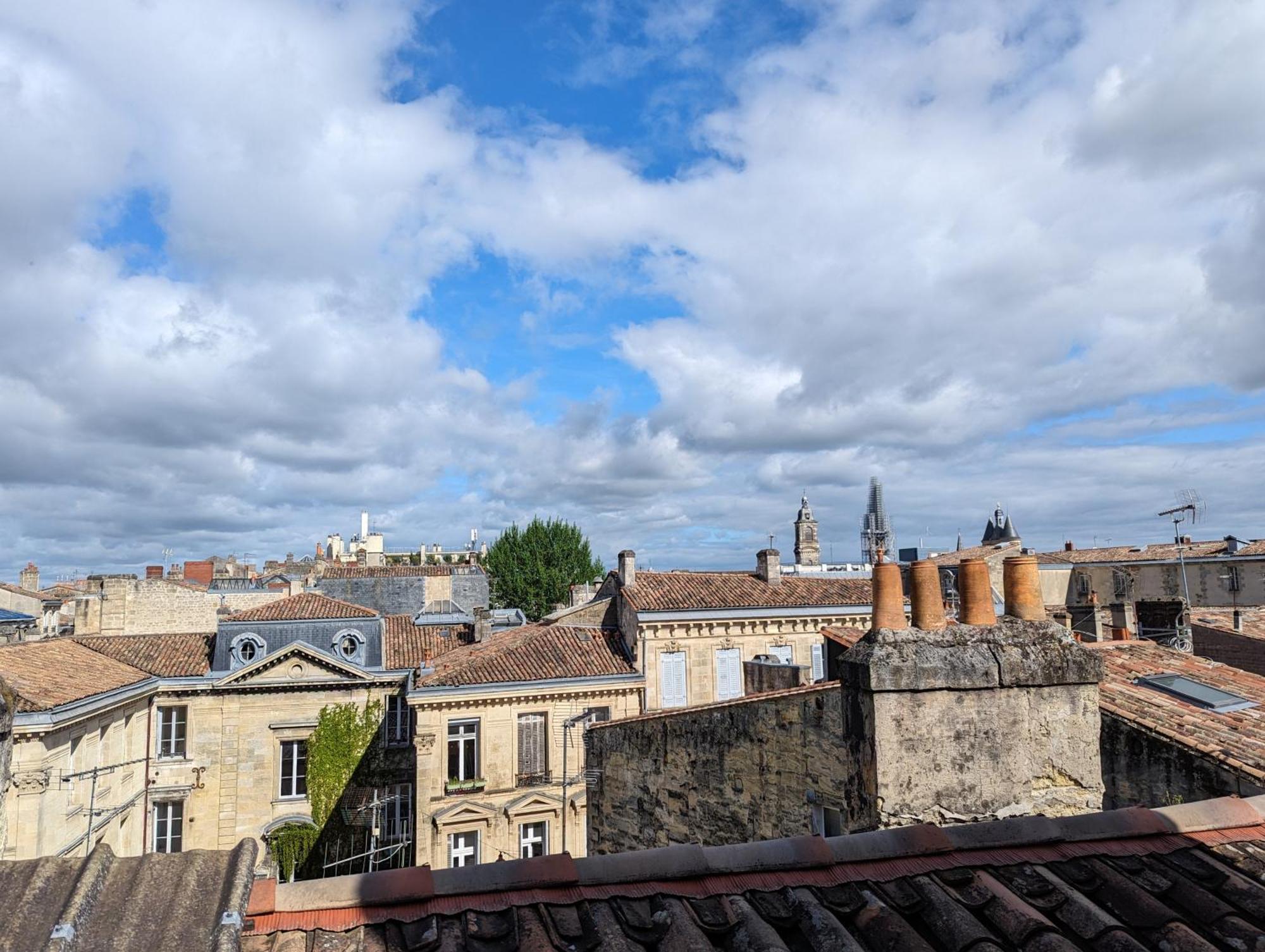 Lumineux Appartement Sous Les Toits A Pey Berland Bordeaux Buitenkant foto